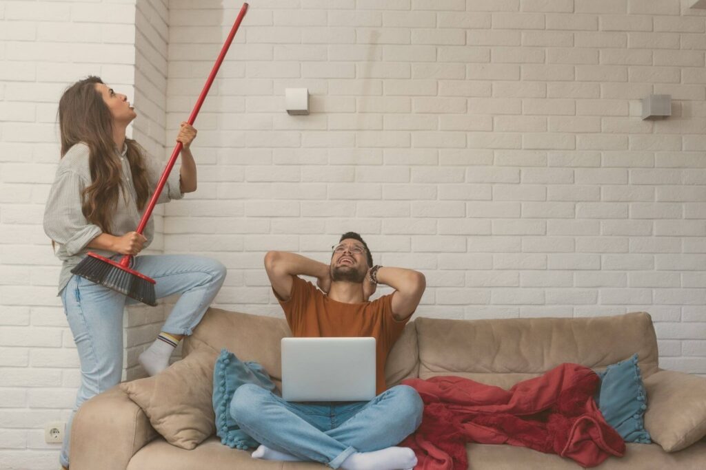 Propietarios de vivienda molestos por okupas